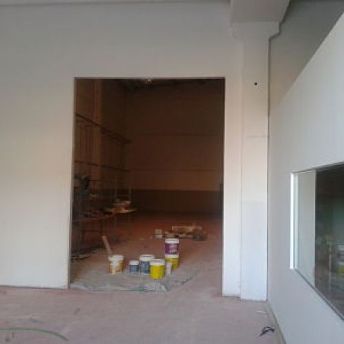 PLADUR 11 / Envà divisori de 5 mts. d'alçada amb montant de 90 mm.