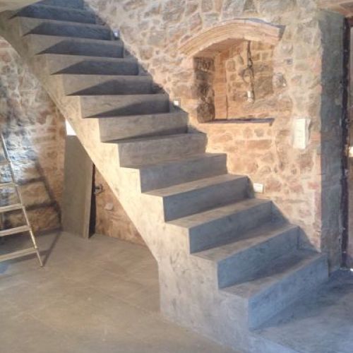 MICROCIMENT 4 / Aplicació de microciment en escala interior.