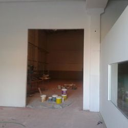 PLADUR 11 / Envà divisori de 5 mts. d'alçada amb montant de 90 mm.