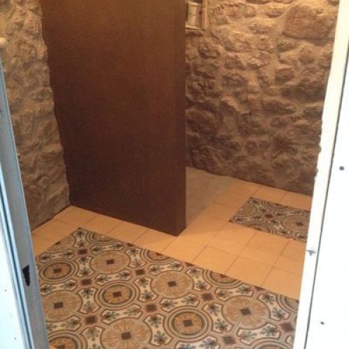 MICROCIMENT 5  / Aplicació de microciment,restauració de pedra original i col.locacio de terra hidraulic./ Aplicació de microciment, restauració de pedra original i col.locacio de terra hidraulic.