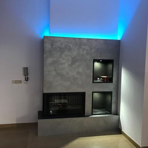 LLARS DE FOC 13 / Instalació de Llar de  Foc Bronpi Model Paris Vision E90, amb llenyers, llum indirecta i pintura decorativa.
