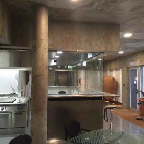 PIEDRAFLEX 5 / Projecte de decoració en interior Piedraflex Yelow translúcid.