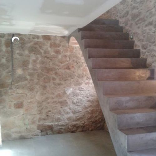 MICROCIMENT 6 / Aplicació de microciment a escala interior.